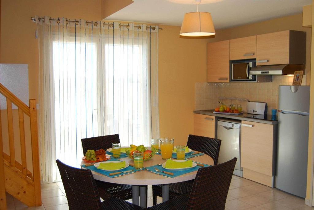 Lagrange Grand Bleu Vacances - Residence Le Mas De טוריי חדר תמונה